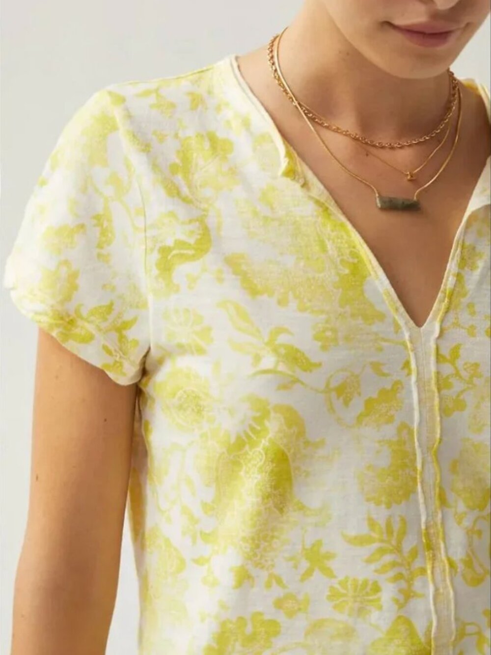 NWOT PILCRO by Anthropologie Yellow/White Floral Spliced Neck Tee sz S